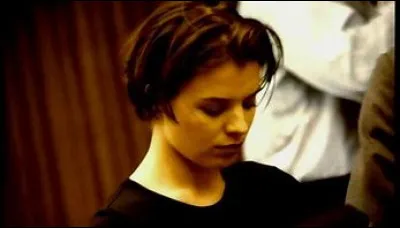 Qui chante "Freed From Desire" ?