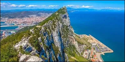 Le rocher de Gibraltar sépare la Méditerranée de l'océan Atlantique. Mais à qui appartient ce territoire ?