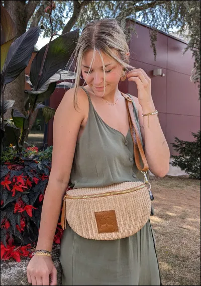 Comment appelle-t-on ce sac qui se porte généralement autour de la taille ?