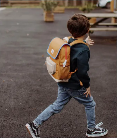 En France, le poids moyen du sac d'un collégien n'excède que rarement les 5 kilos.