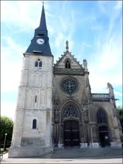 Voici l'église Notre-Dame, à Caudebec-lès-Elbeuf. Ville de la métropole Rouennaise, elle se situe dans le département ...