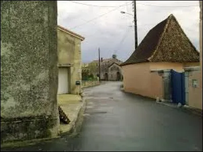 Nous partons dans le Béarn, à Ramous. Village traversé par le Lataillade et le Gave de Pau, il se situe dans l'ex région ...