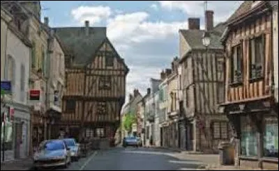 Quelle est cette petite ville de 3 800 habitants située dans la vallée de l'Eure ?