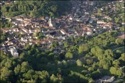 Quelle est cette petite ville de 5 500 habitants, située entre Chartres et Rambouillet, à la limite du département des Yvelines ?
