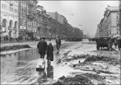 Où en est le siège de Léningrad par l'armée allemande ?