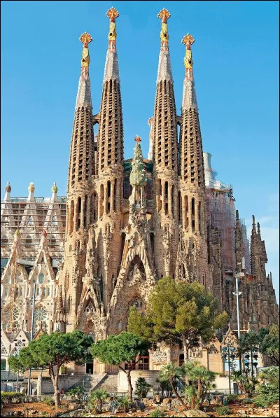 Par qui a été dessinée la Sagrada Familia ?