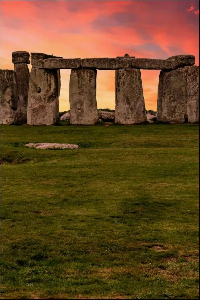 Où se trouve le monument de pierre Stonehenge ?