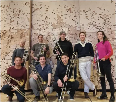 Quel nom donne-t-on à un groupe de huit instruments ou huit chanteurs ?