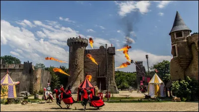 Le Puy du Fou est un parc d'attractions situé dans le département de la Charente.