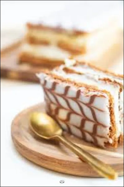 Quel est le nom de cette pâtisserie à base de pâte feuilletée et de plusieurs ouches de crème pâtissière ?