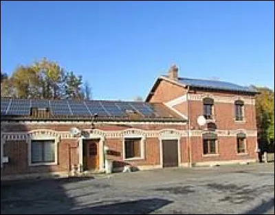 Je vous emmène à présent dans le Vermandois, à Cartigny. Commune de l'arrondissement de Péronne, traversée pa la Cologne, elle se situe dans le département ...