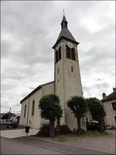 Nous sommes en Lorraine, au pied de l'église d'Hudiviller. Village du Lunévillois, traversé par l'ancienne RN 4 (devenue D 400), il se situe dans le département ...