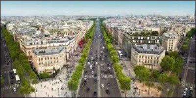Voyage - Quel monument se situe en haut de l'avenue des Champs-Élysées à Paris ?