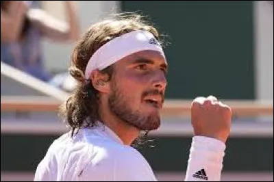 Quelle est la nationalité de Stéfanos Tsitsipás ?