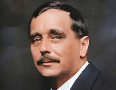 Qui est cet écrivain britannique, auteur du roman de science-fiction ''Place aux géants'' ?