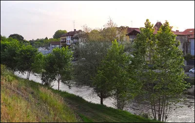 Quel est ce cours d'eau, affluent du précédent, qui coule dans l'est du département et arrose Mont-de-Marsan ?