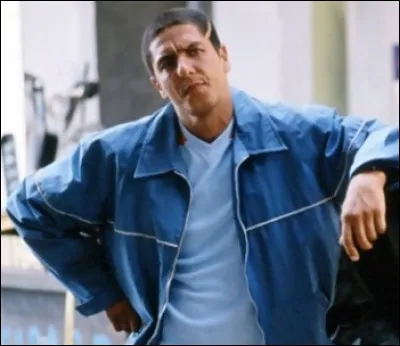 Pourquoi Daniel Morales, chauffeur de taxi, est-il obligé de collaborer avec la police ?