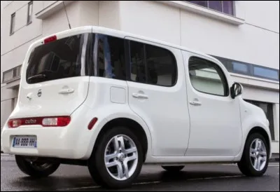 Quel est le nom de cette voiture japonaise ?