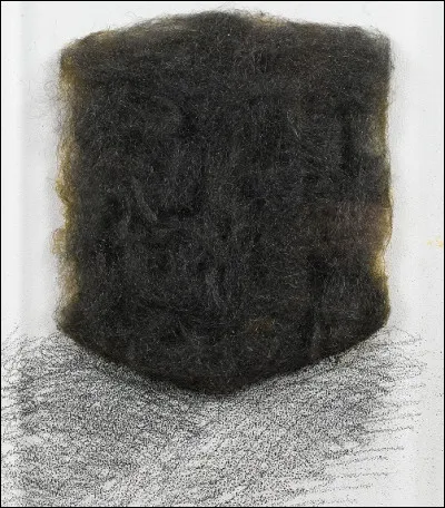 Quel sculpteur (comprimé) est l'auteur de cette ''uvre dart" intitulée ''LE CUBE (TAMPON JEX) ?