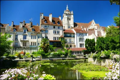 Dans quelle ville du Jura est-il né ?