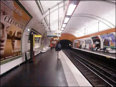 ''Pasteur'' est une station de métro de quelle grande ville ?