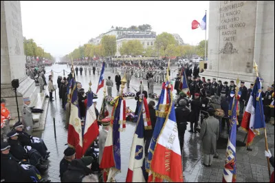 Quel président américain est venu à quatre reprises en France - en visite officielle, pour le sommet du G7, pour les cérémonies de l'anniversaire du 11 novembre et pour celles du 6 juin ?
