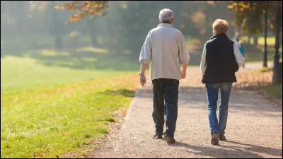 [Aprés] avoir marché toute la journée, je suis exténuée.