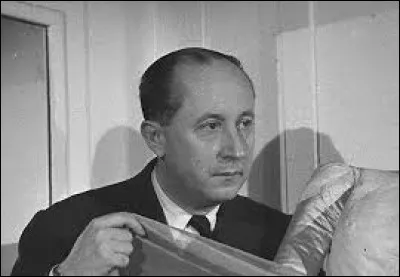 À Granville, se visite le musée et les jardins d'un célèbre couturier français, de qui s'agit-il ?