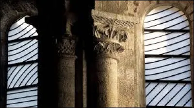 Les vitraux de l'église Sainte-Foy de Conques située près de Rodez, sont l'uvre d'un peintre célèbre, lequel ?