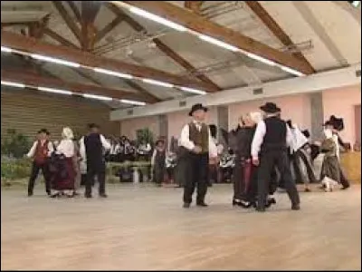 Au XVI e siècle, la bourrée est découverte par Margot de Valois, dans quelle région l'a-t-elle découverte ?