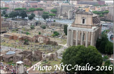 Quelle est cette ville en R, capitale de l'Italie fondée en 753 avant J-C. ?