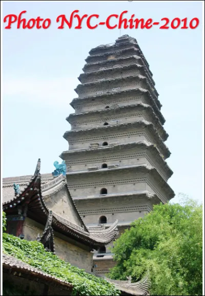 Quelle est celle ville en X, capitale de la province chinoise du Shaanxi, une cité qui a plus de 3 000 ans d'histoire ?