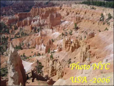 Quel est ce parc national en B, situé dans l'Utah aux USA, célèbre pour ses formations coniques et colorées ?