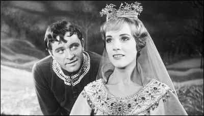 Qui incarne le roi Arthur et Guenièvre dans la comédie musicale "Camelot", sortie en 1960 ?