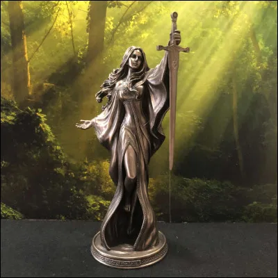 A qui doit-on les romans "Les Brumes d'Avalon" et "Les Dames du lac" dans les années 80 ?