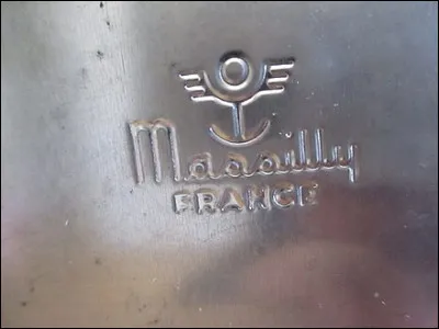 Km 24,3 : Massilly. C'est en 1911 que s'est installée cette entreprise qui tire son énergie d'un petit moulin à eau qu'elle a restauré. Qu'y fabrique-t-on ?