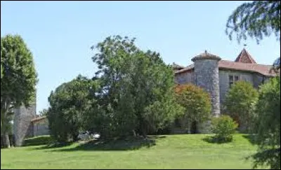 Je vous emmène maintenant en Nouvelle-Aquitaine, au manoir de Prades, à Lafox. Commune de l'aire d'attraction Agenaise, elle se situe dans le département ...