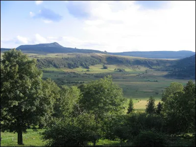 A quelle altitude situez-vous le point culminant du département ?