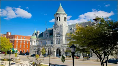 Quelle est cette ville de 18 000 habitants, située sur la rivière Kennebec, capitale de l'Etat du Maine ?