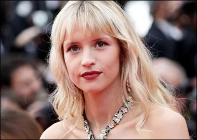 Qui est cette chanteuse belge, autrice-compositrice et interprète du titre ''Jalousie'' ?