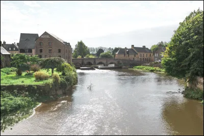 Quel est ce fleuve côtier long de 84 km, qui prend sa source dans le sud-est du département et se jette dans la baie du Mont-Saint-Michel ?