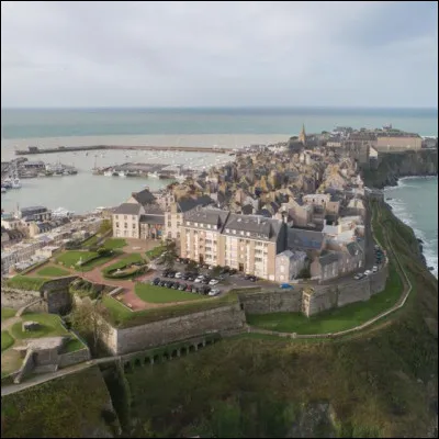 Quelle est cette ville, la troisième la plus peuplée du département avec 12 500 habitants ?