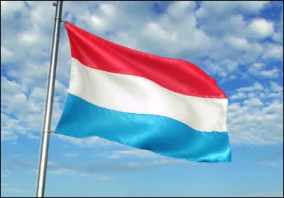 De quel petit État ce drapeau rouge, blanc, bleu est-il le symbole ?