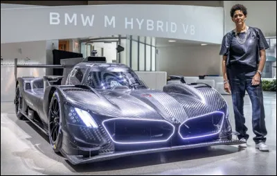 De quelle nationalité d'origine est l'artiste Julie Mehretu, chargée de peindre l'Art car de l'édition 2024 ?