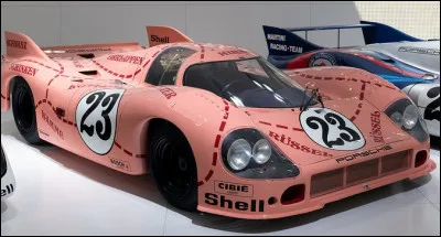 Un autre constructeur avait déjà fait un coup d'essai en 1971 avec une peinture montrant les quartiers de découpe d'un cochon. Quel surnom donna-t-on à cette 917 K ?