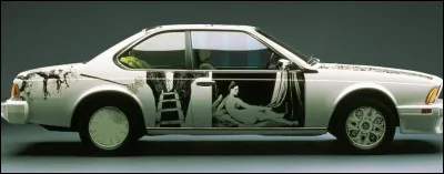 C'est une car art qui n'a jamais roulé. Cette auto a été peinte par Robert Rauschenberg. De quel artiste s'est-il inspiré ?