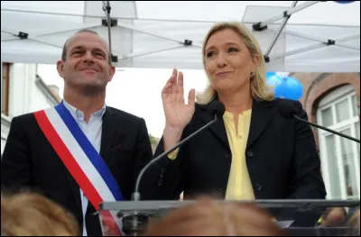 Quelle est cette ville de l'ancien bassin minier du Pas-de-Calais où la liste FN menée par Steeve Briois obtient la majorité absolue des suffrages exprimés (50,25 %) au premier tour des élections municipales de 2014 ?