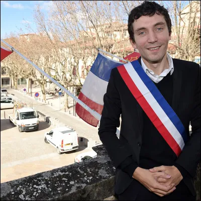 Quelle est cette ville du Gard où en 2014, la liste FN conduite par Julien Sanchez remporte l'élection après être arrivée en tête au premier tour avec 32,84 % des suffrages ?