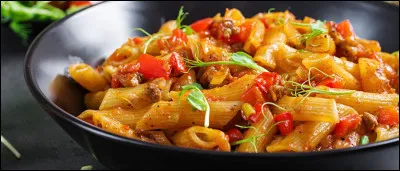 Côté diététique, sauriez-vous dire combien de glucides se trouvent, approximativement, dans 100 g de pâtes ?