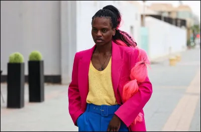 Un mec bouscule ta meilleure amie, que fais-tu ?